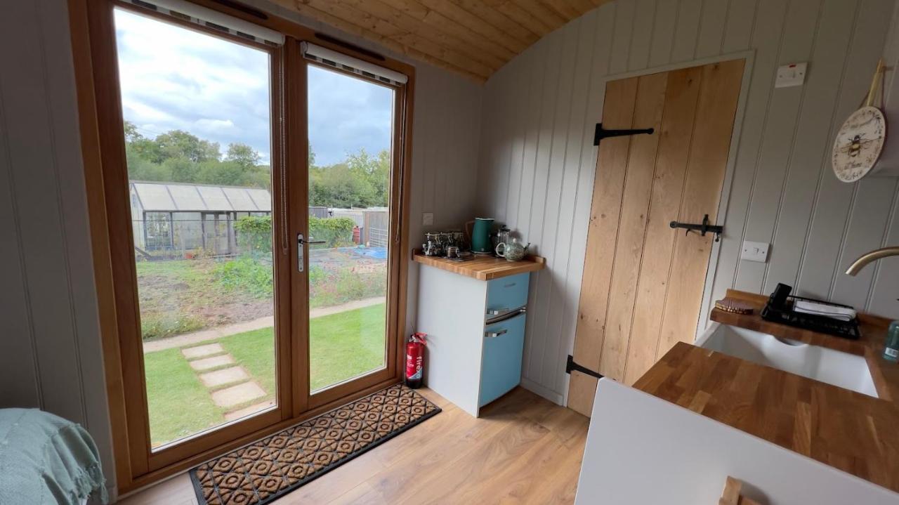 Shepherds Hut At Cedar Gables Lamberhurst Екстер'єр фото